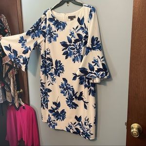 Knee length dress with bell sleeves